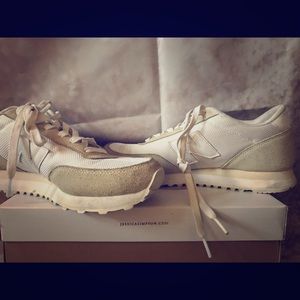 New balance tennis shoes